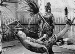 Σκηνή από την ταινία Αγάπη μου Ουά-Ουά, σε σκηνοθεσία Γιάννη Δαλιανίδη