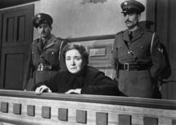 Η μεγάλη πρωταγωνίστρια του ελληνικου θέατρου Κυβέλη σε σκηνή του φιλμ Η άγνωστος, του Ορέστη Λάσκου