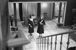 Η Ελένη Ζαφειρίου και η Βάνα Φιλιππίδου συμπρωταγωνιστούν στο κοινωνικό μελόδραμα Η άγνωστος, του Ορέστη Λάσκου