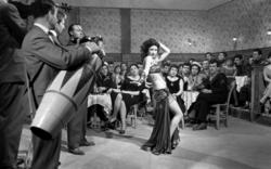 Σκηνή από την ταινία Η άγνωστος, του Ορέστη Λάσκου