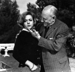 Lilian Miniati and Tzavelas Karousos in a scene from Giorgos Konstantinou's film A man for all jobs