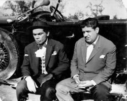 Ο Γιώργος Δάνης και ο Γιάννης Γκιωνάκης συμπρωταγωνιστούν στην κωμωδία Ο Αριστείδης και τα κορίτσια του, του Στέλιου Ζωγραφάκη