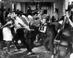 Σκηνή από την κωμωδία Ο Αριστείδης και τα κορίτσια του, του Στέλιου Ζωγραφάκη