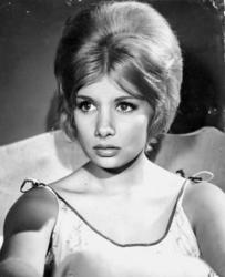 Η Μίρκα καλατζοπούλου στην κωμωδία Ο Αριστείδης και τα κορίτσια του, του Στέλιου Ζωγραφάκη