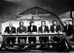 Σκηνή από το ιστορικό δράμα Η δίκη των δικαστών, σε σκηνοθεσία Πάνου Γλυκοφρύδη