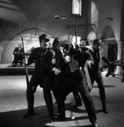 Σκηνή από το ιστορικό δράμα Η δίκη των δικαστών, σε σκηνοθεσία Πάνου Γλυκοφρύδη