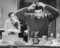 Ο Νίκος Κάπιος και ο Γιάννης Φέρτης είναι δυο καλοί φίλοι, στο αισθηματικό μελόδραμα Αγάπη για πάντα, του Βασίλη Γεωργιάδη