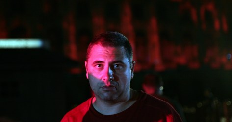 Ράντου Ζούντε: Ανατρεπτικά στοχαστικός ή παλαβά σατιρικός